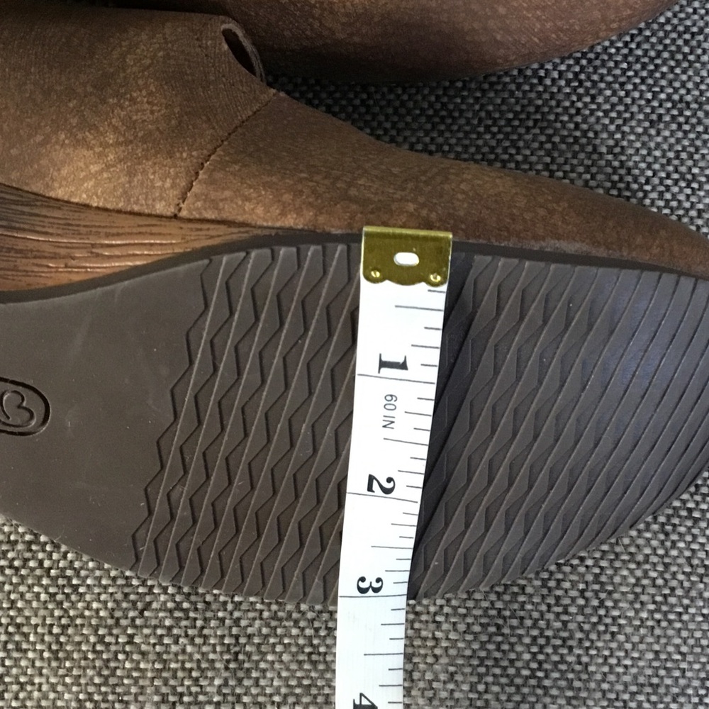 Bare traps Luna Mary Janes in a suede-like brown material, size 7 1/2M. - Picture 14 of 16